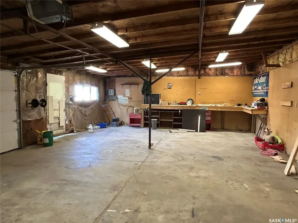 3 Coteau Avenue Halbrite SK S0C 1H0