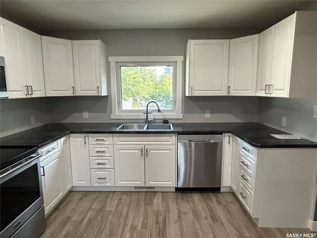 3 Coteau Avenue Halbrite SK S0C 1H0