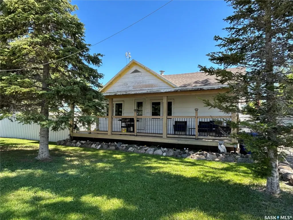 3 Coteau Avenue Halbrite SK S0C 1H0