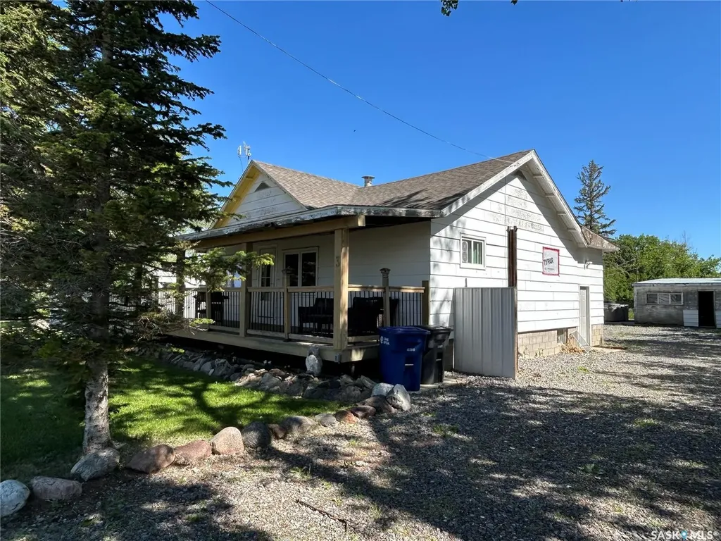 3 Coteau Avenue Halbrite SK S0C 1H0