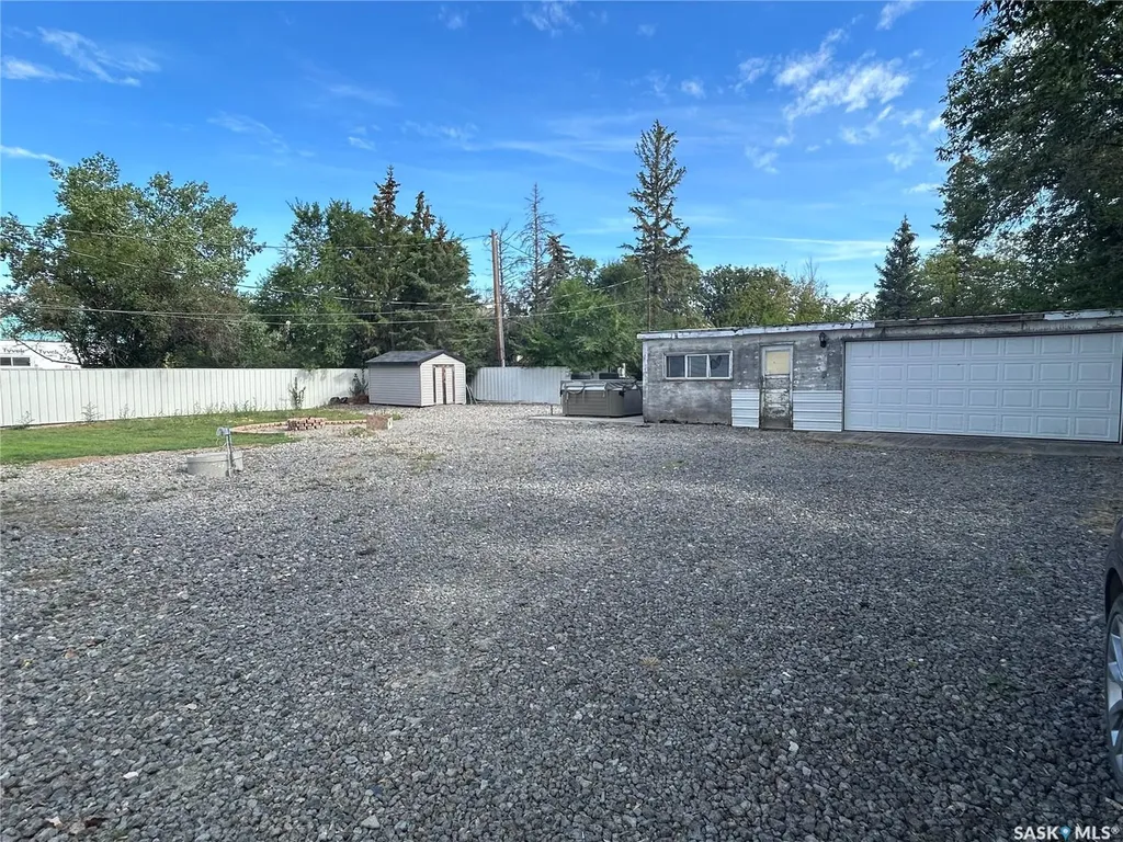 3 Coteau Avenue Halbrite SK S0C 1H0