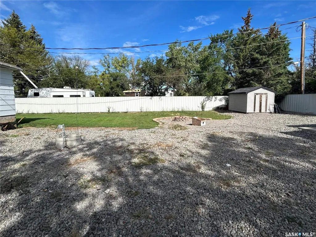 3 Coteau Avenue Halbrite SK S0C 1H0