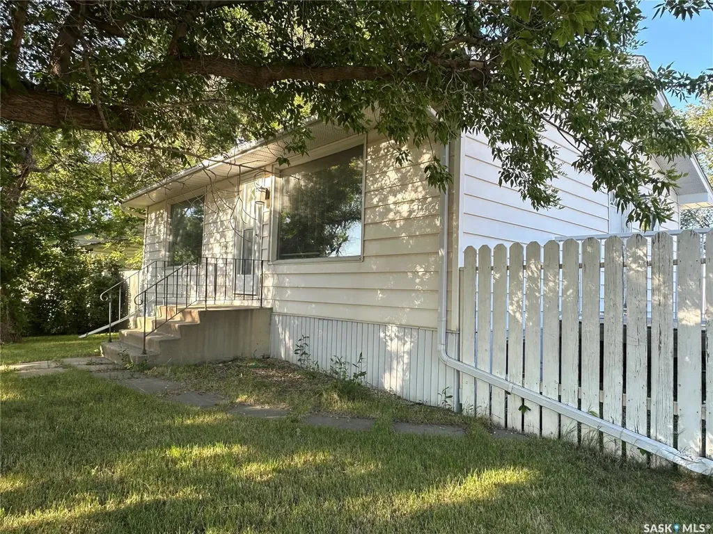320 Government Road Weyburn SK S4H 2A8
