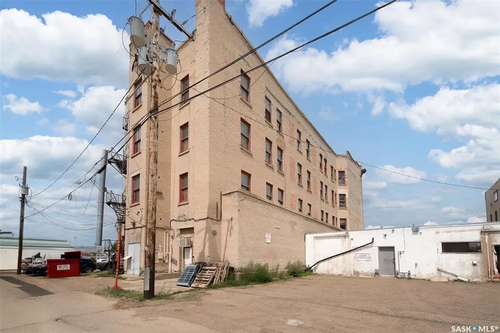 117-123 High Street W Moose Jaw SK S6H 1S5