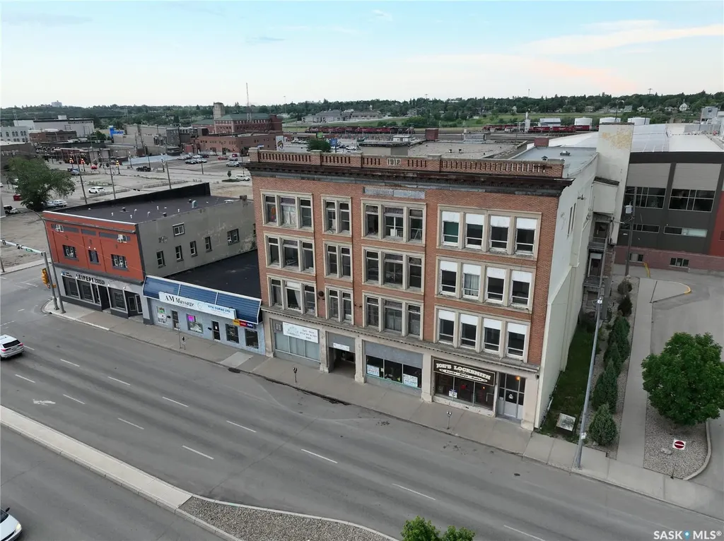 117-123 High Street W Moose Jaw SK S6H 1S5