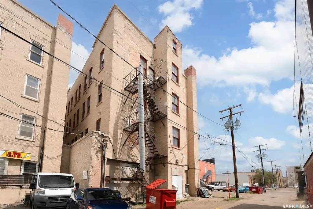 117-123 High Street W Moose Jaw SK S6H 1S5