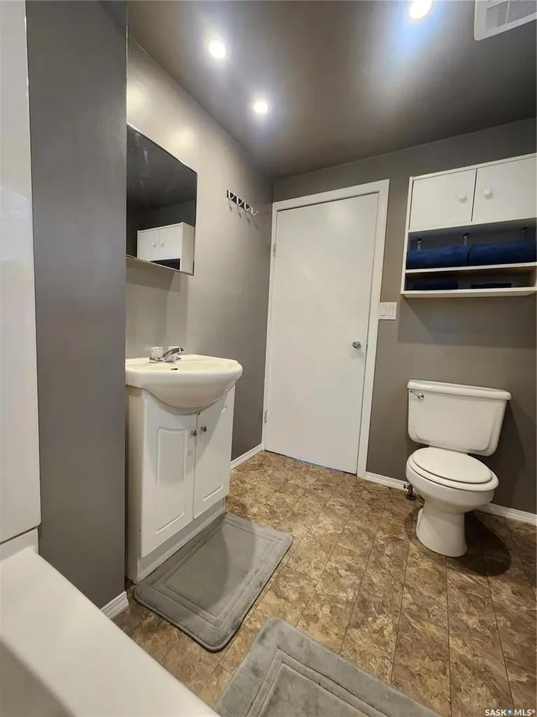 101 Centre Street Frontier SK S0N 0W0