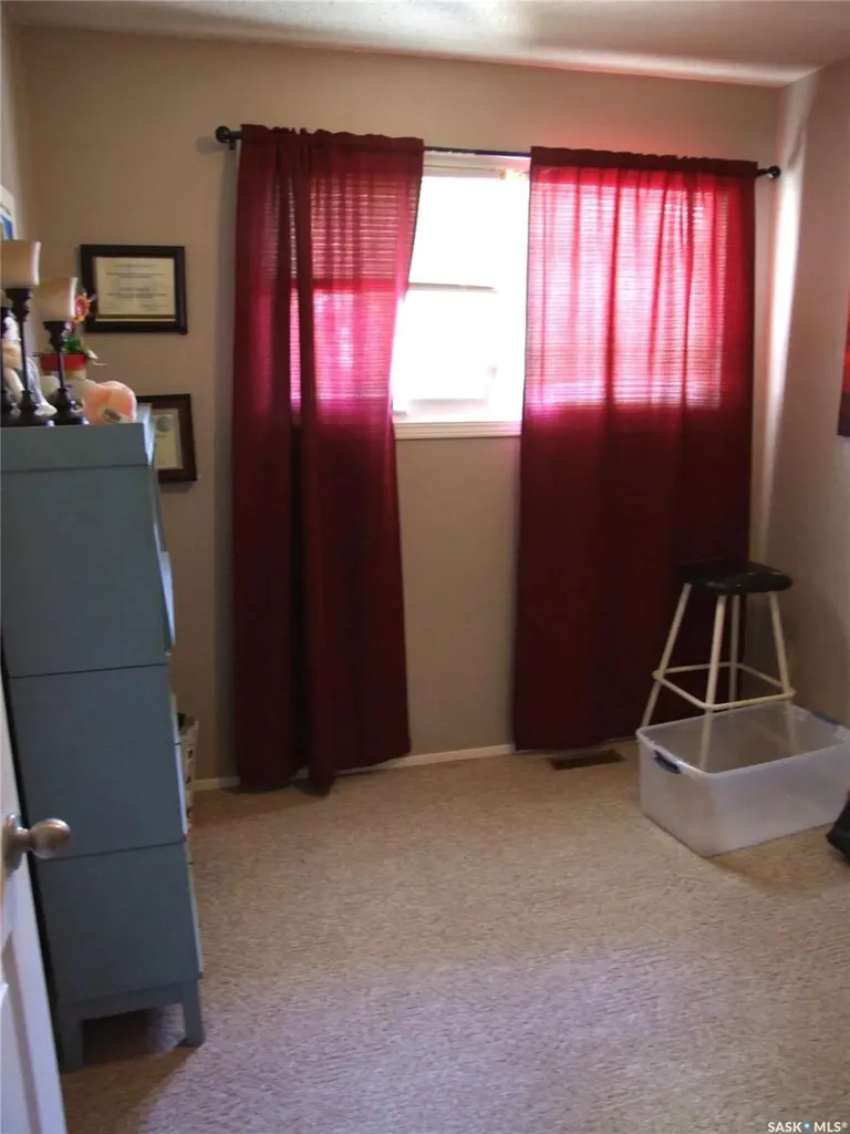 114 3rd Street E Leader SK S0N 1H0