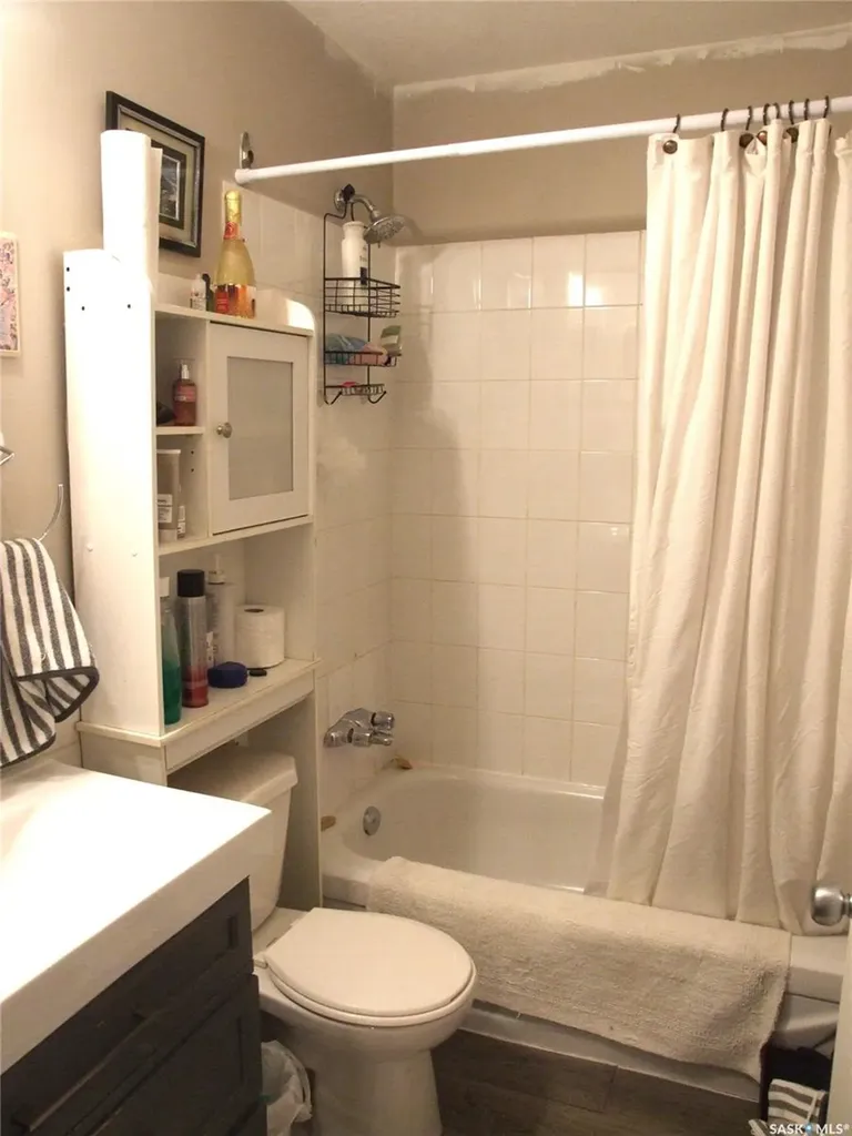 114 3rd Street E Leader SK S0N 1H0