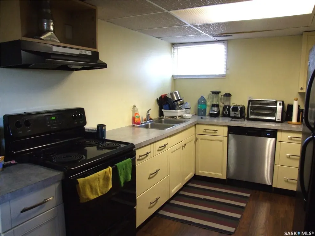 114 3rd Street E Leader SK S0N 1H0