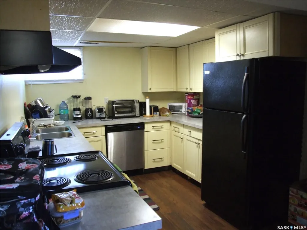 114 3rd Street E Leader SK S0N 1H0