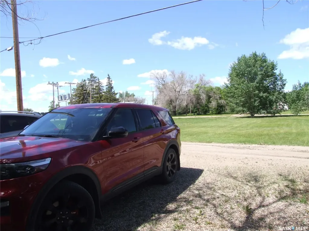 114 3rd Street E Leader SK S0N 1H0