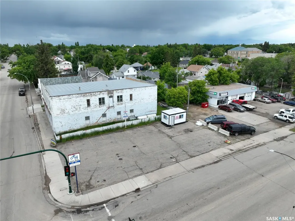 401 Lillooet Street W Moose Jaw SK S6H 4Y5