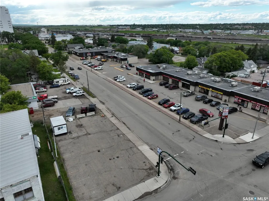 401 Lillooet Street W Moose Jaw SK S6H 4Y5