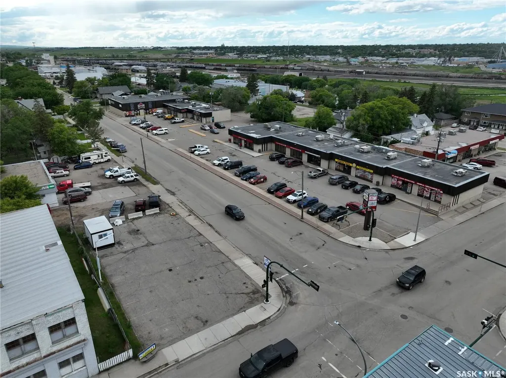 401 Lillooet Street W Moose Jaw SK S6H 4Y5