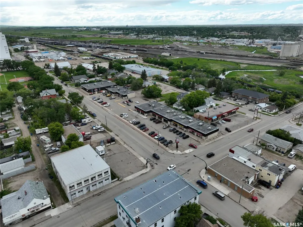401 Lillooet Street W Moose Jaw SK S6H 4Y5