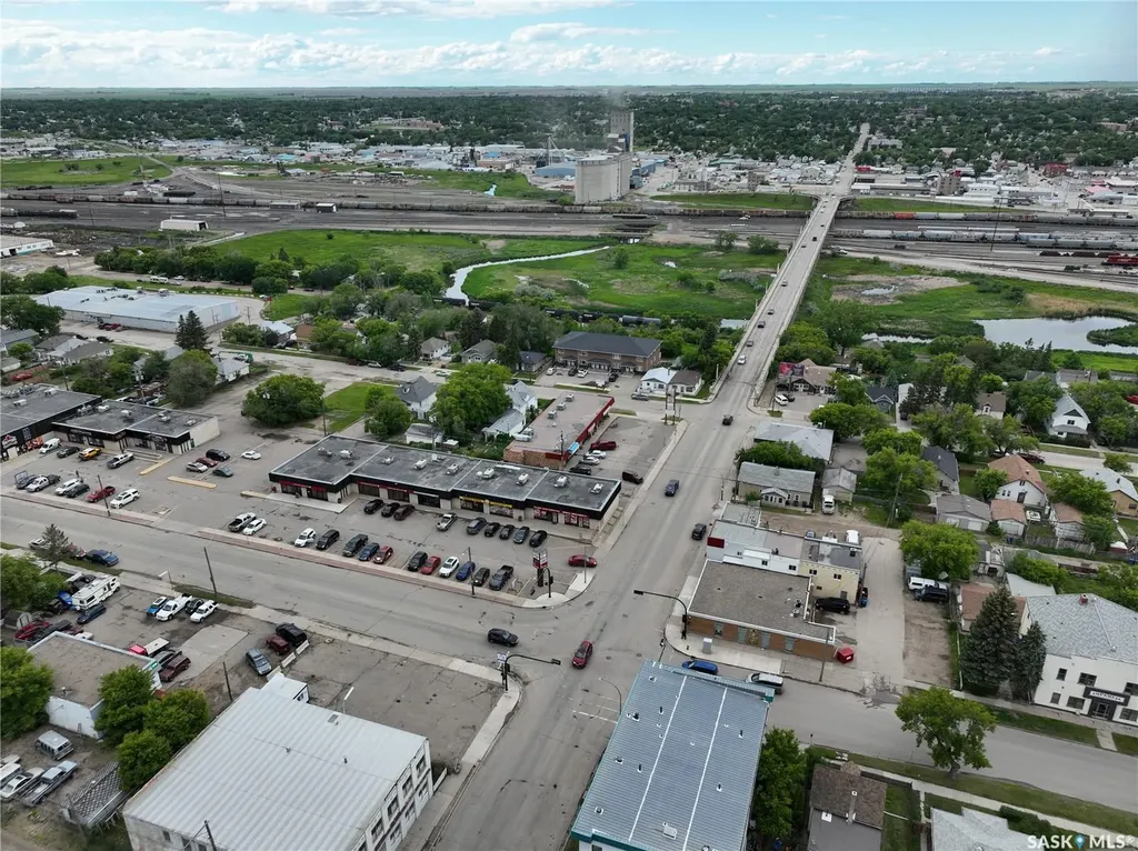 401 Lillooet Street W Moose Jaw SK S6H 4Y5