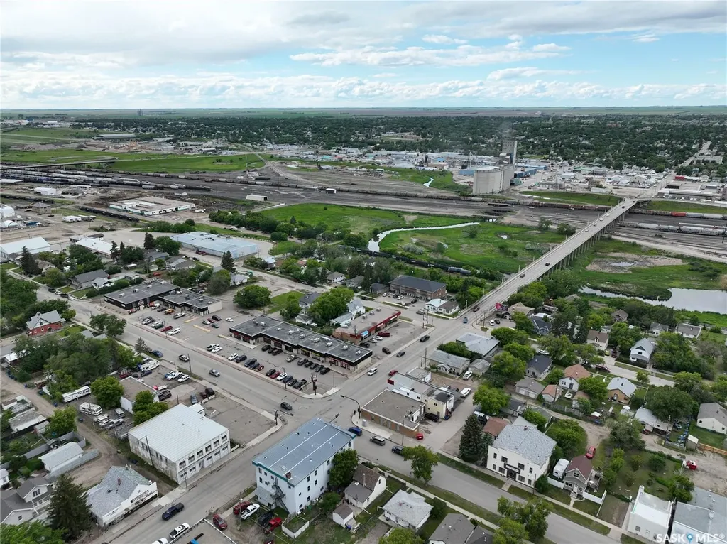 401 Lillooet Street W Moose Jaw SK S6H 4Y5