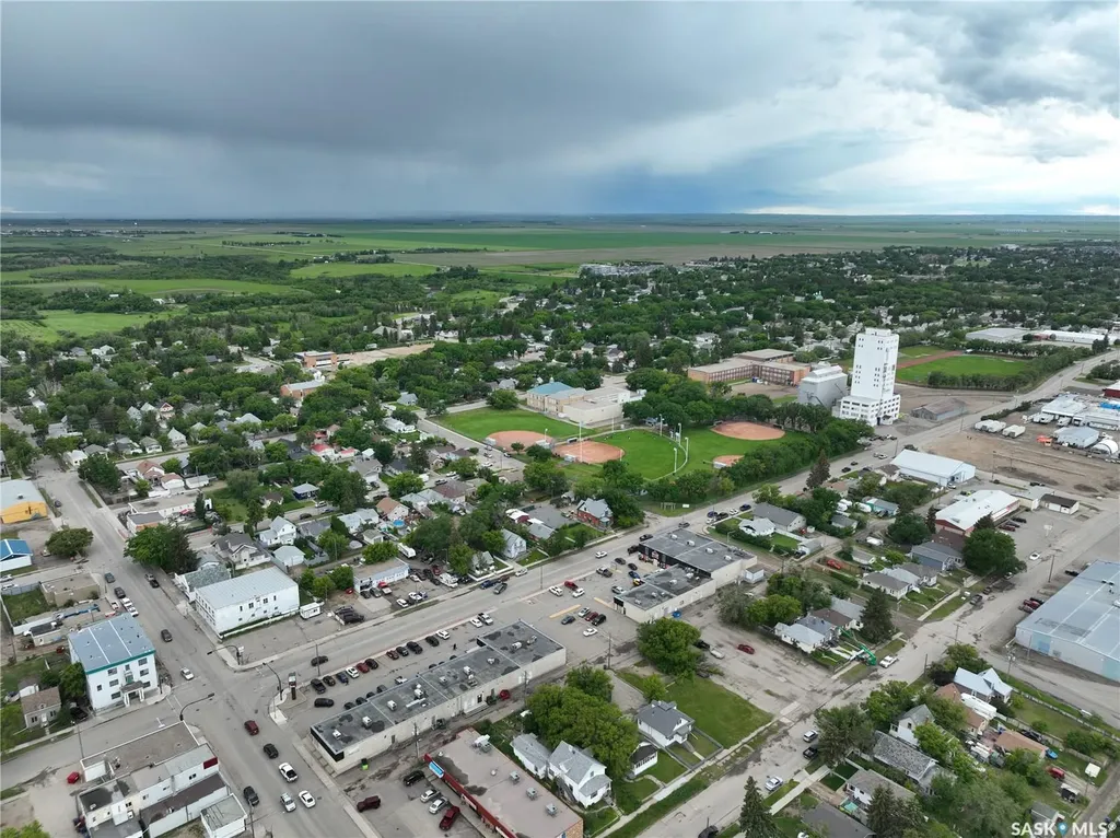 401 Lillooet Street W Moose Jaw SK S6H 4Y5