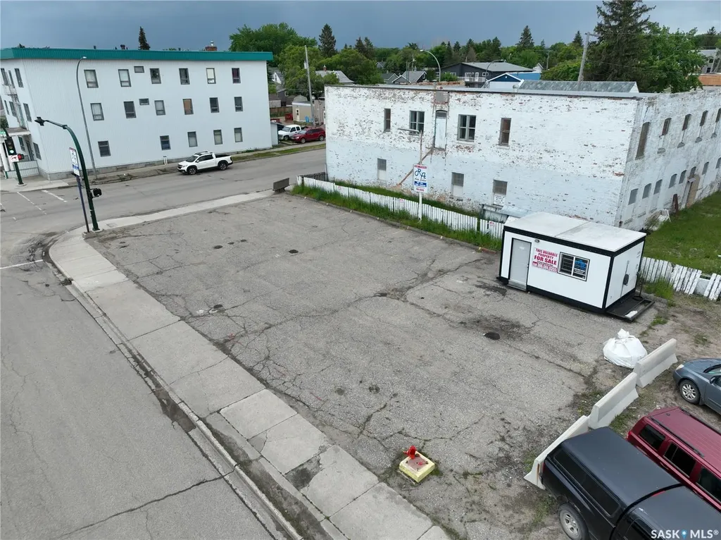 401 Lillooet Street W Moose Jaw SK S6H 4Y5