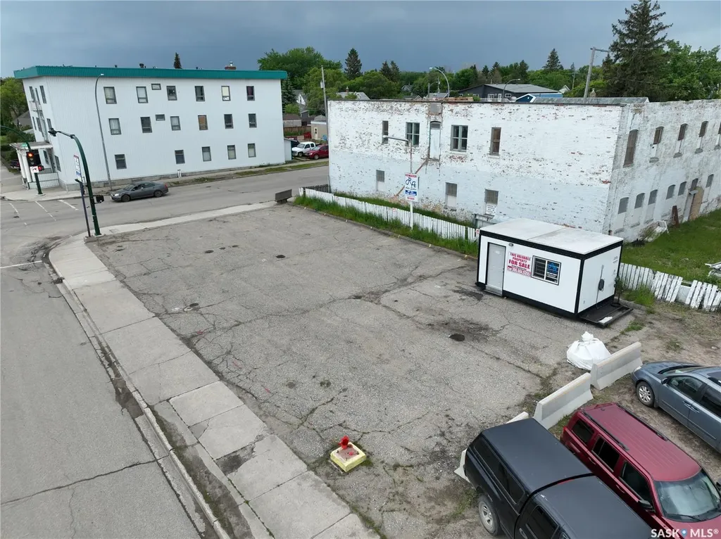 401 Lillooet Street W Moose Jaw SK S6H 4Y5