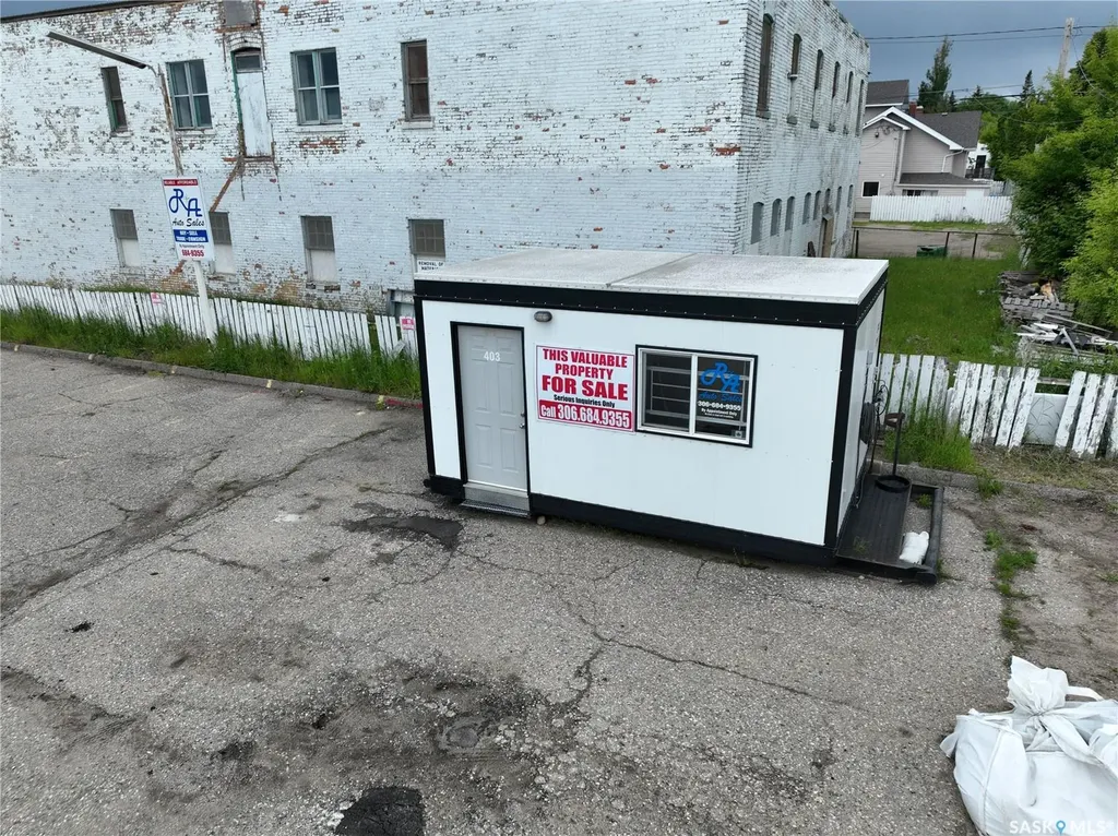 401 Lillooet Street W Moose Jaw SK S6H 4Y5