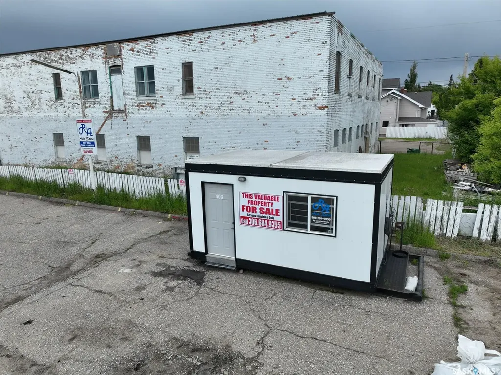 401 Lillooet Street W Moose Jaw SK S6H 4Y5