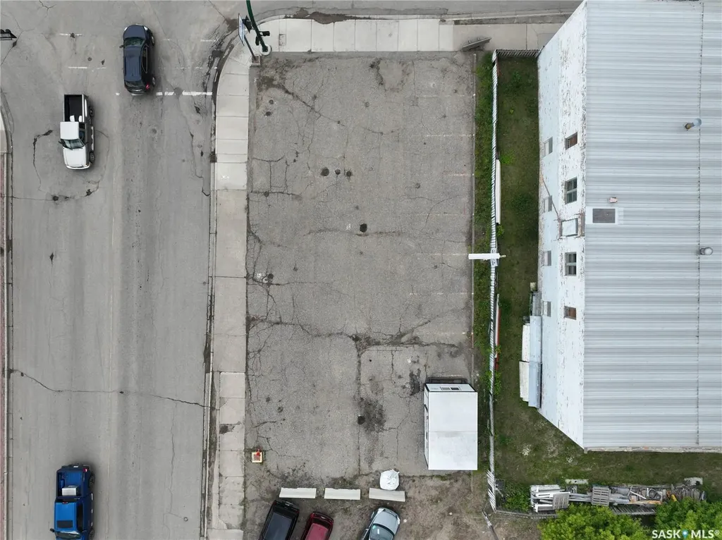 401 Lillooet Street W Moose Jaw SK S6H 4Y5