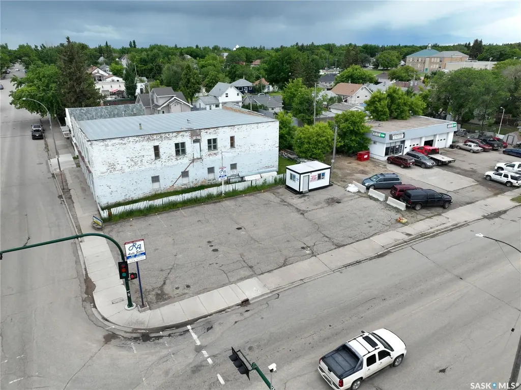 401 Lillooet Street W Moose Jaw SK S6H 4Y5