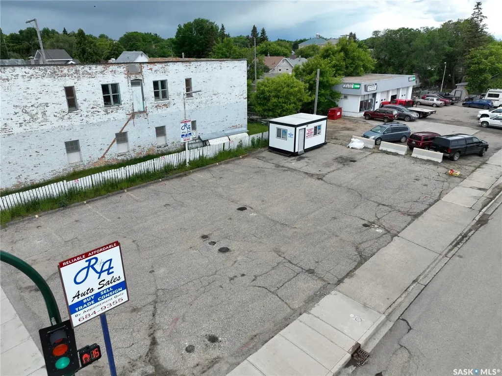 401 Lillooet Street W Moose Jaw SK S6H 4Y5