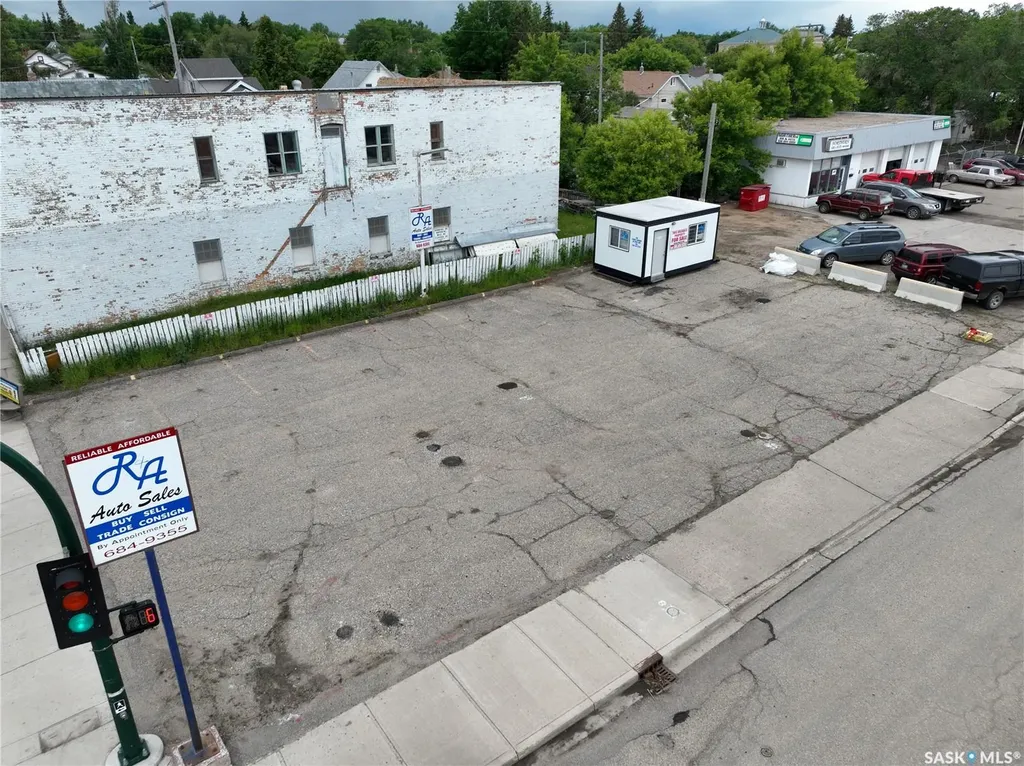 401 Lillooet Street W Moose Jaw SK S6H 4Y5