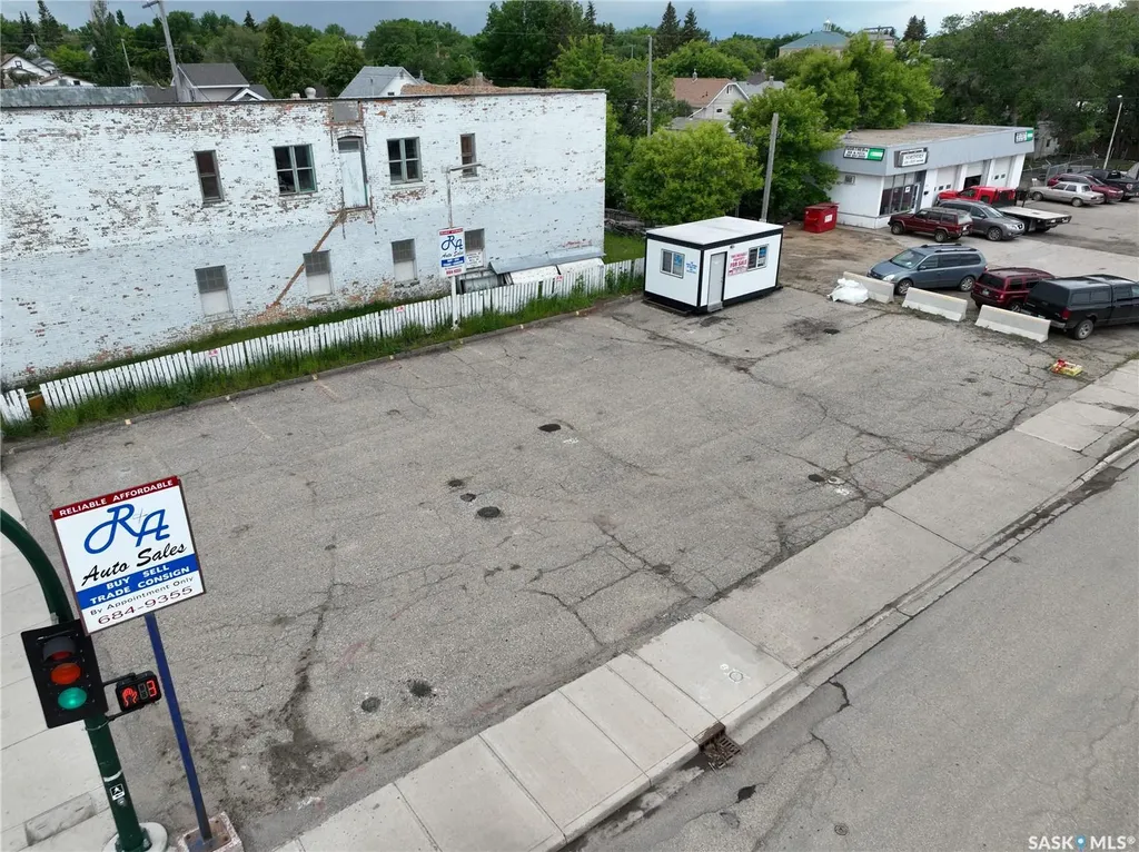 401 Lillooet Street W Moose Jaw SK S6H 4Y5