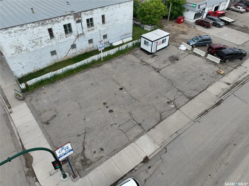 401 Lillooet Street W Moose Jaw SK S6H 4Y5
