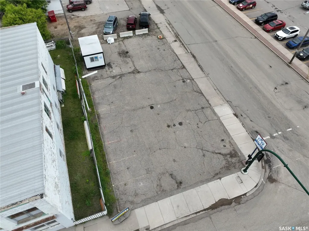 401 Lillooet Street W Moose Jaw SK S6H 4Y5