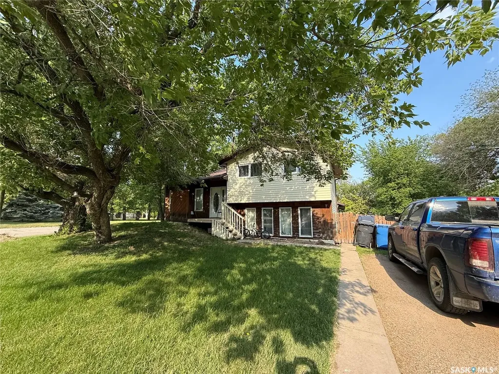 201 3rd Street W Carnduff SK S0C 0S0