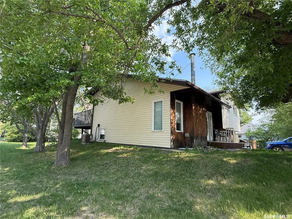 201 3rd Street W Carnduff SK S0C 0S0