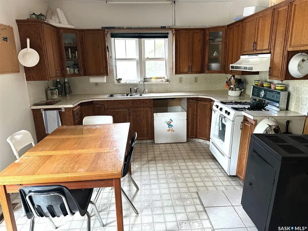 14 Parrhill Street Hudson Bay SK S0E 0Y0