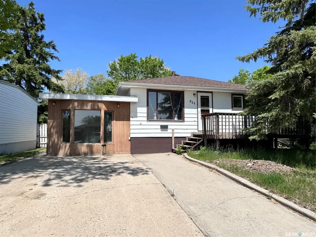 925 Isabelle Street Estevan SK S4A 1R4
