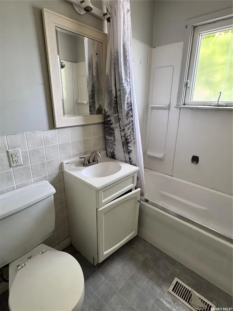 925 Isabelle Street Estevan SK S4A 1R4