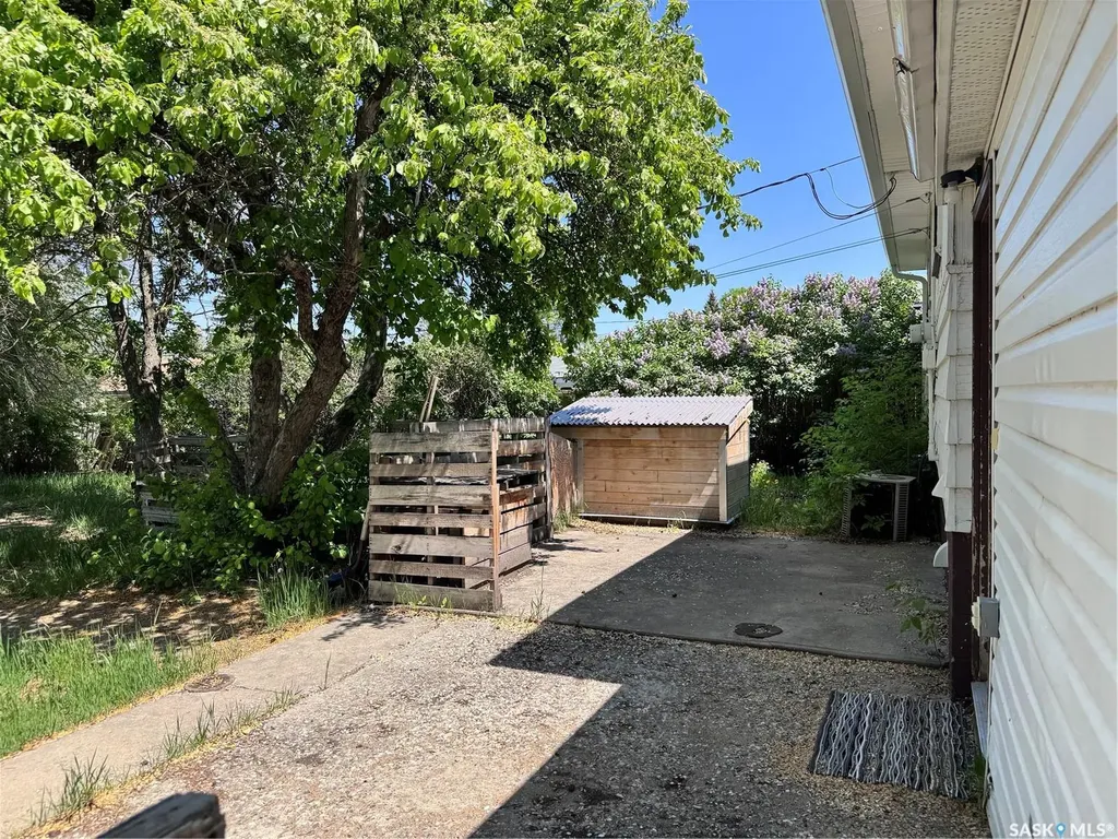 925 Isabelle Street Estevan SK S4A 1R4