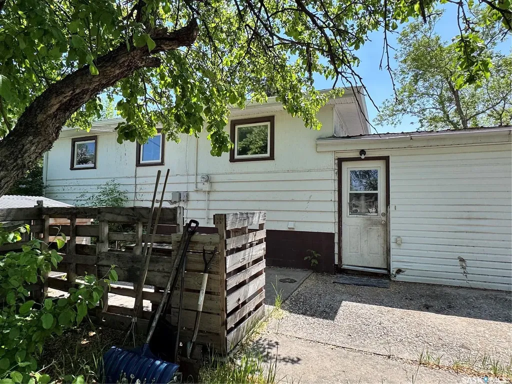 925 Isabelle Street Estevan SK S4A 1R4