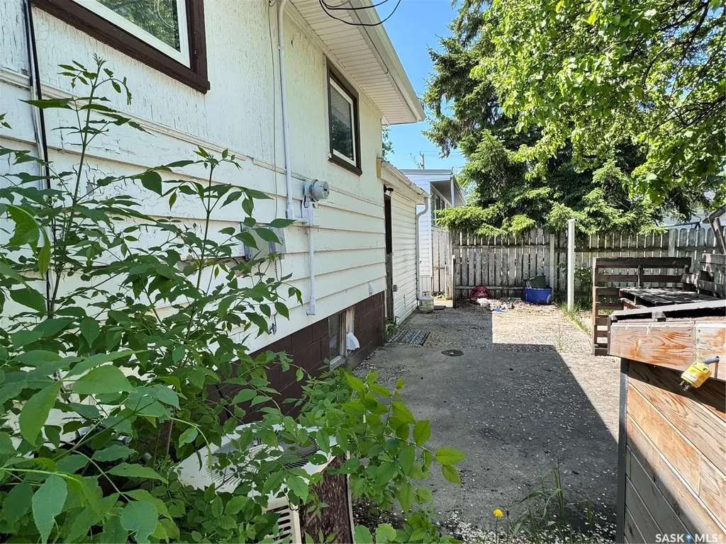 925 Isabelle Street Estevan SK S4A 1R4