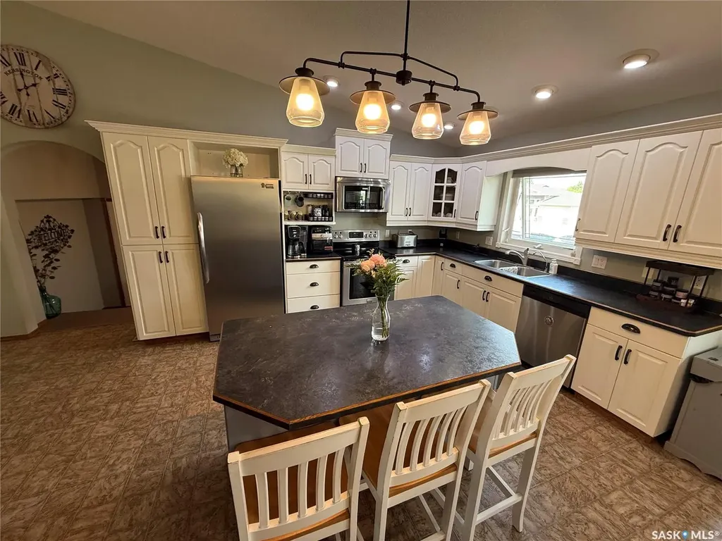 308 5th Street W Carnduff SK S0C 0S0