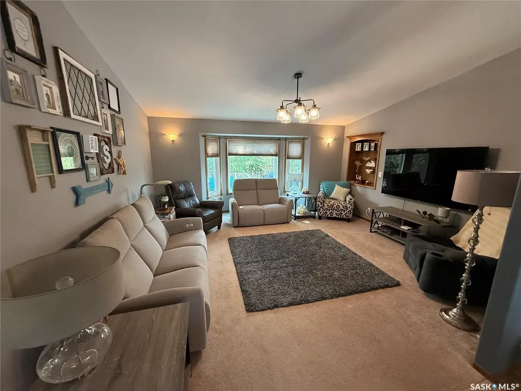 308 5th Street W Carnduff SK S0C 0S0