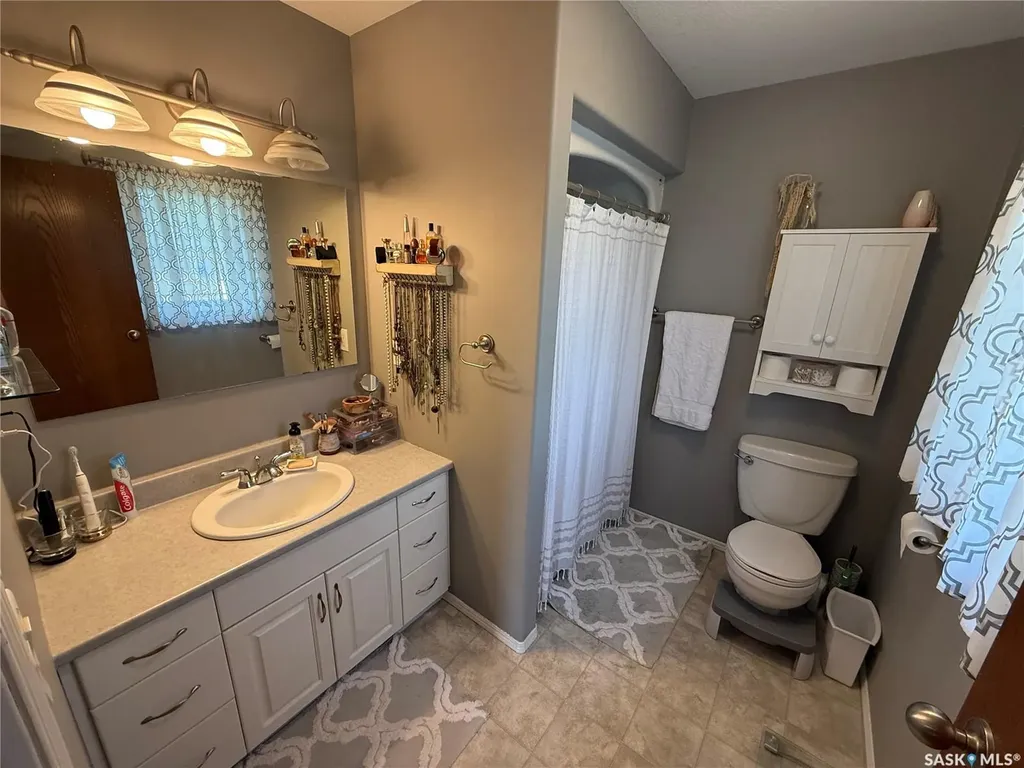 308 5th Street W Carnduff SK S0C 0S0