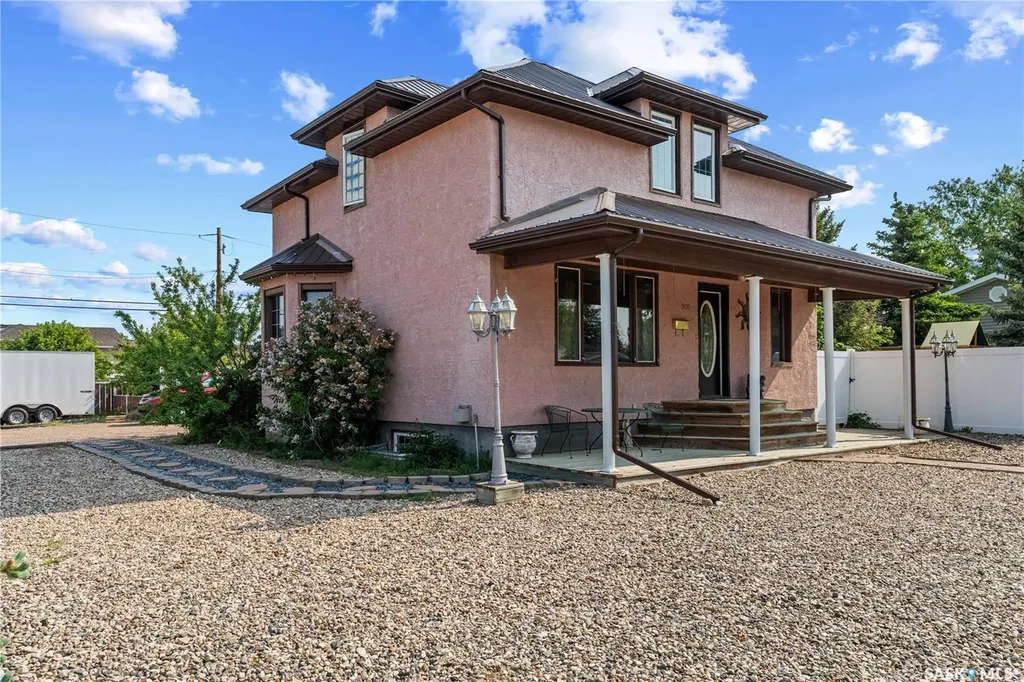 205 5th Avenue E Gravelbourg SK S0H 1X0