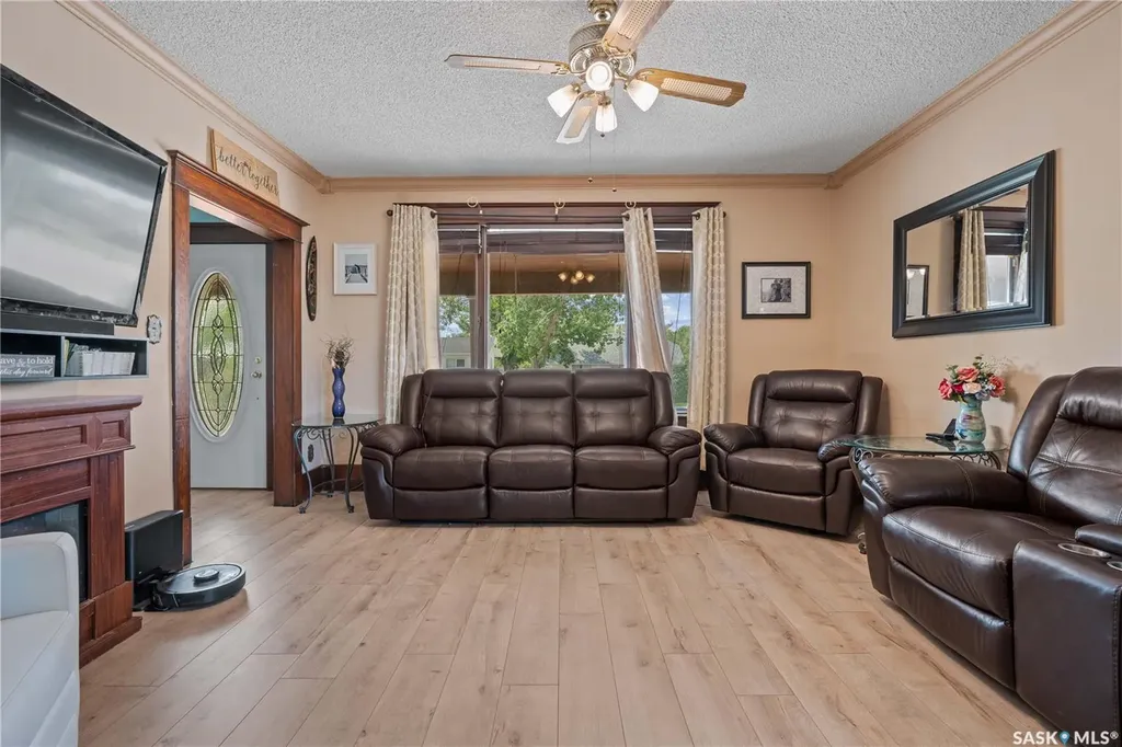 205 5th Avenue E Gravelbourg SK S0H 1X0