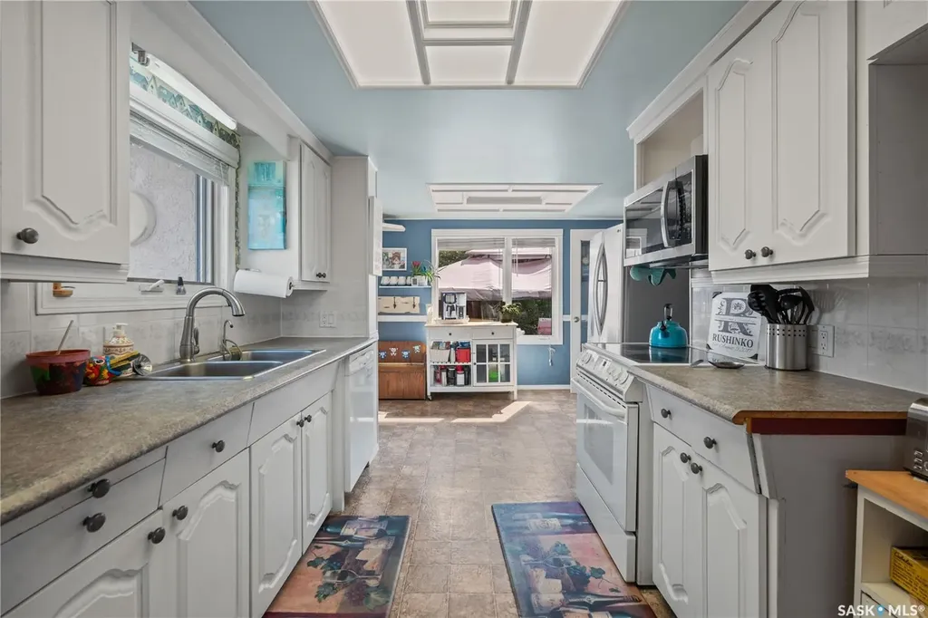 205 5th Avenue E Gravelbourg SK S0H 1X0