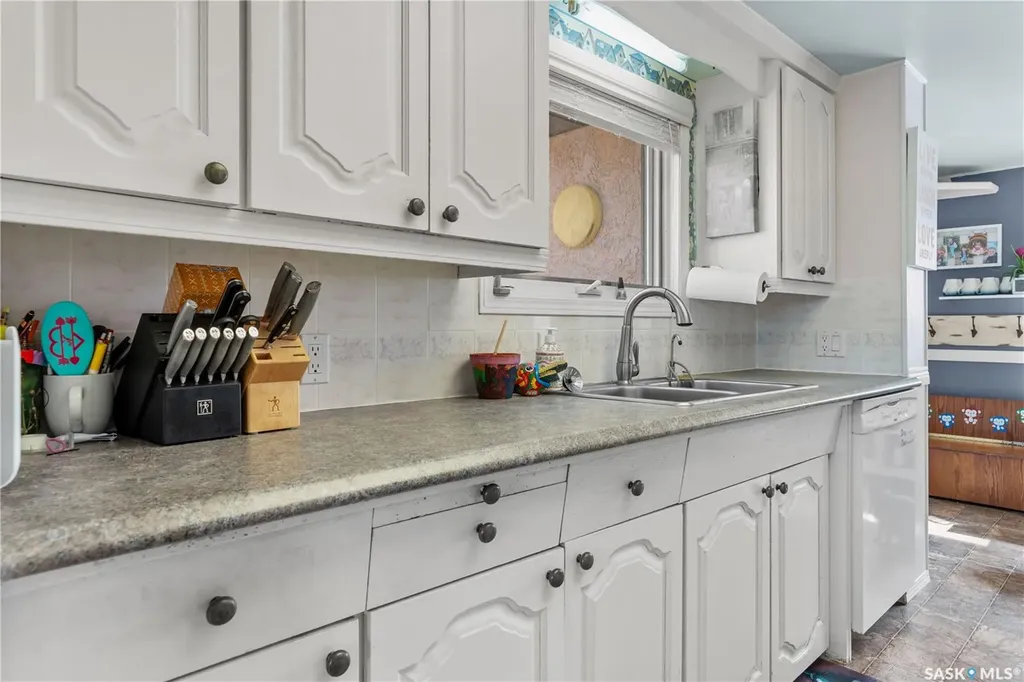 205 5th Avenue E Gravelbourg SK S0H 1X0