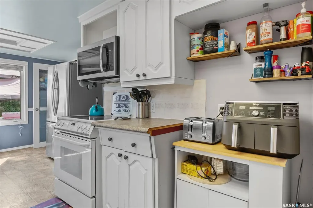 205 5th Avenue E Gravelbourg SK S0H 1X0